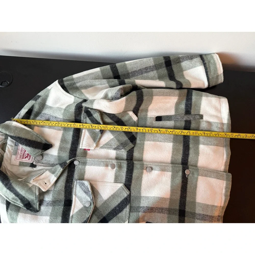 Levis jacket fit